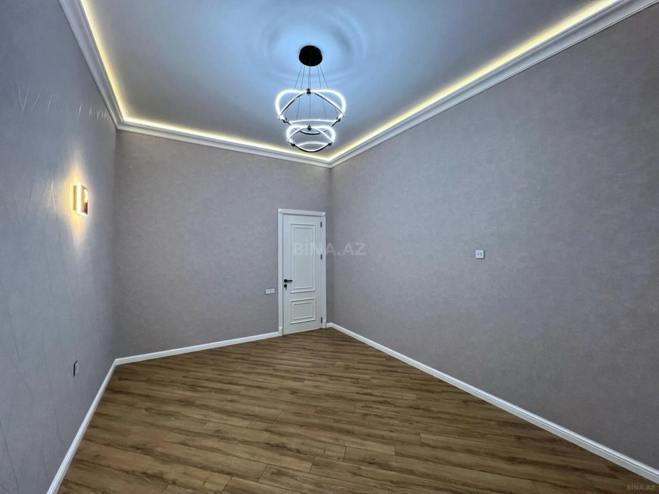 Satılır 5 otaqlı həyət evi 240 m²