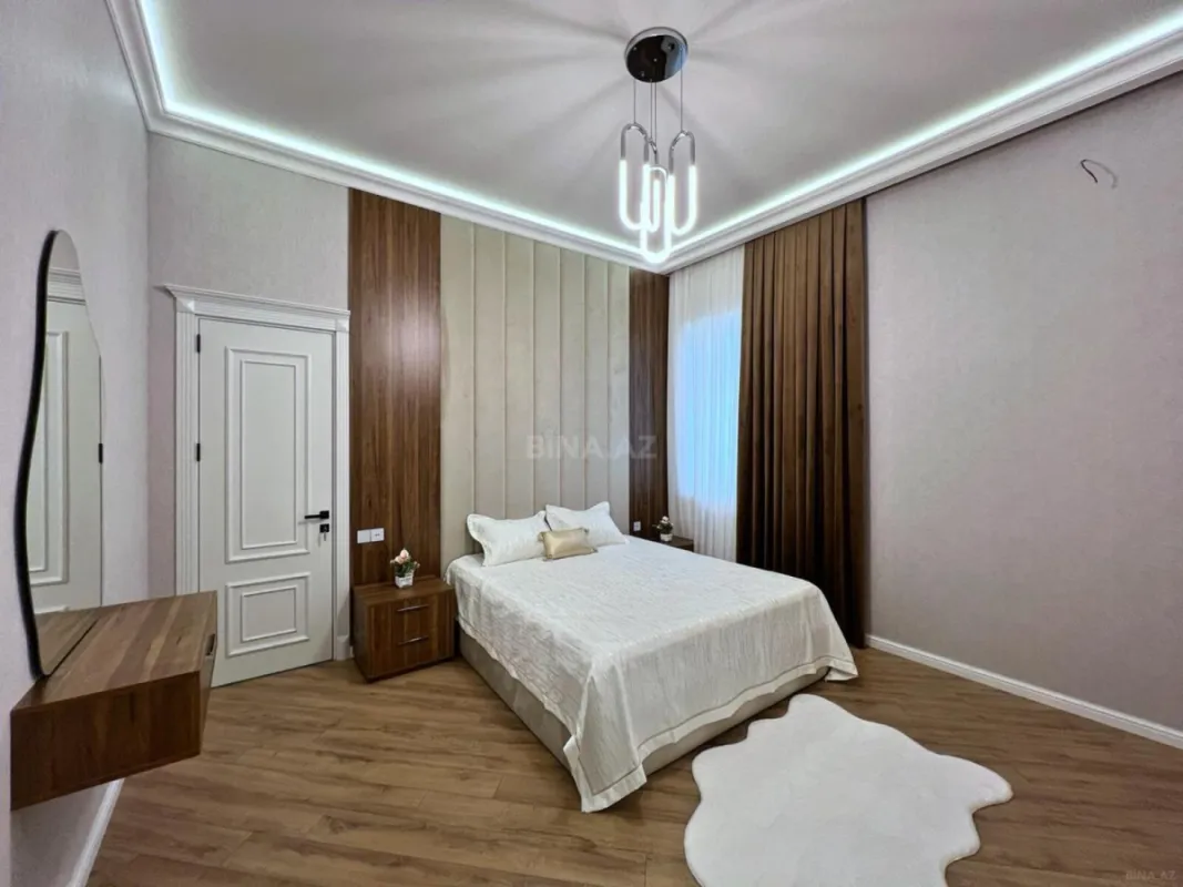 Satılır 5 otaqlı həyət evi 240 m²