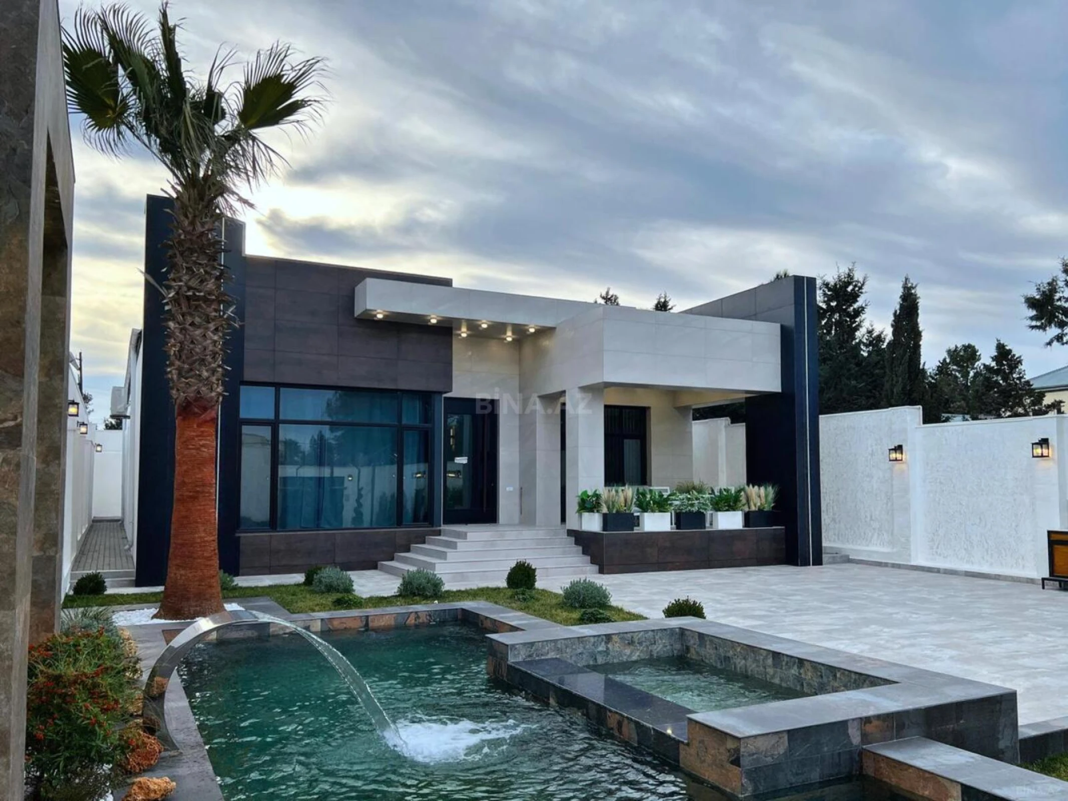 Satılır 5 otaqlı həyət evi 240 m²