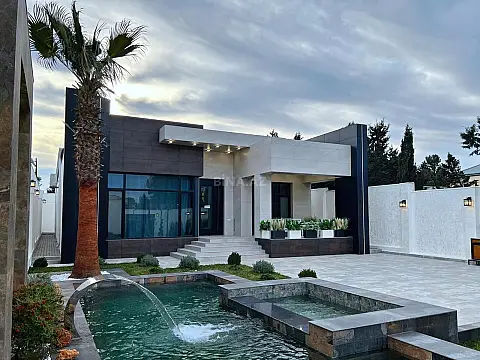 Satılır 5 otaqlı həyət evi 240 m²