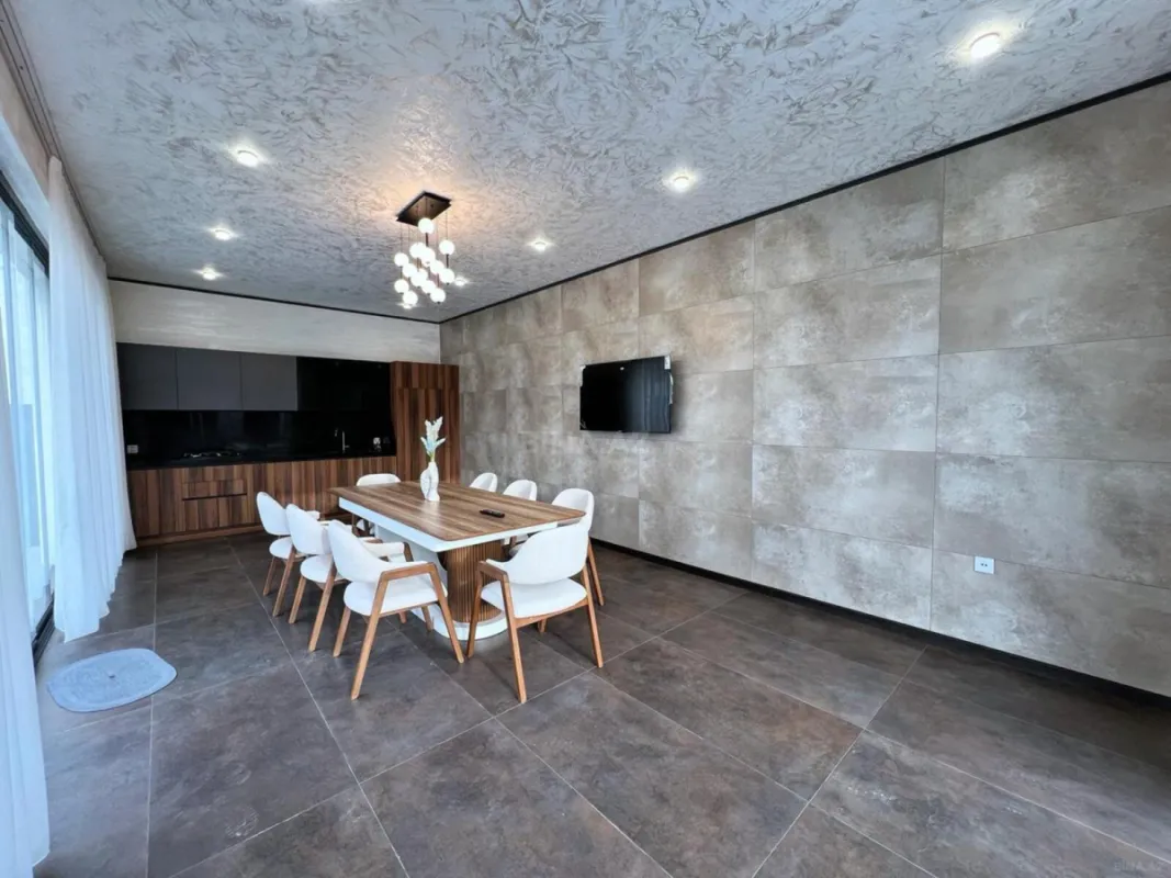 Satılır 5 otaqlı həyət evi 240 m²