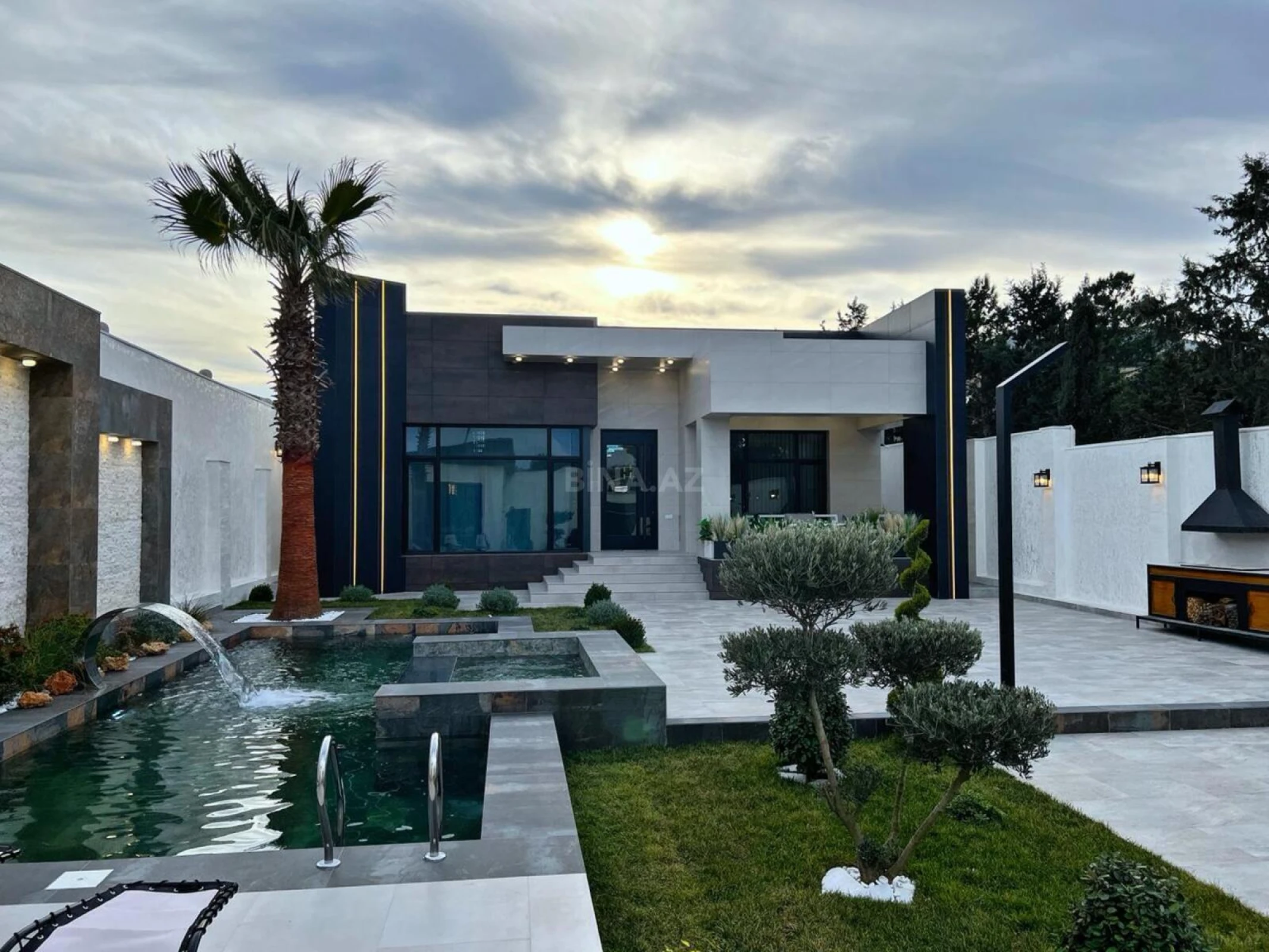 Satılır 5 otaqlı həyət evi 240 m²