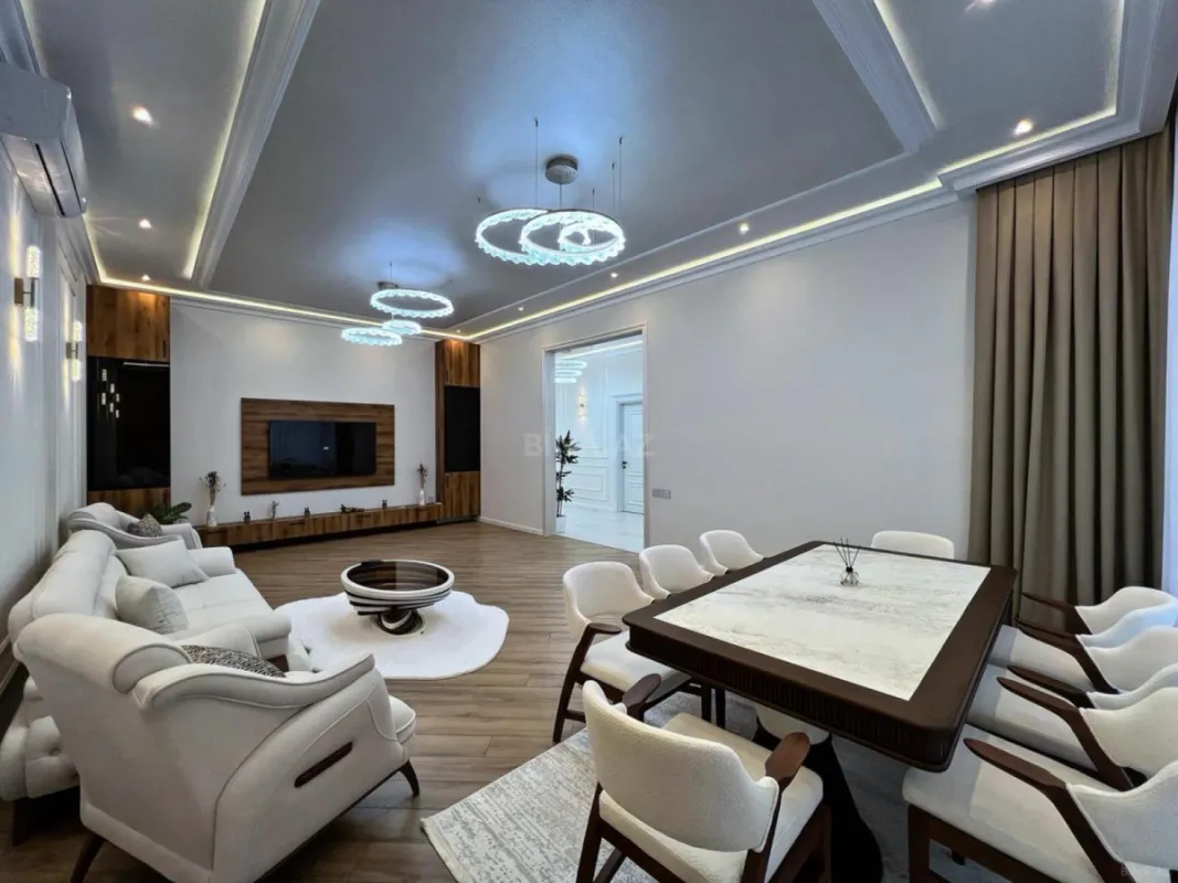 Satılır 5 otaqlı həyət evi 240 m²