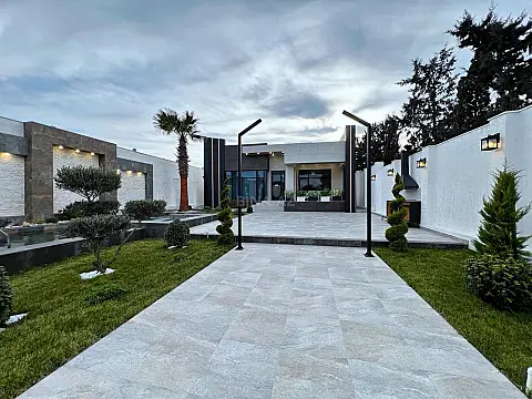 Satılır 5 otaqlı həyət evi 240 m²