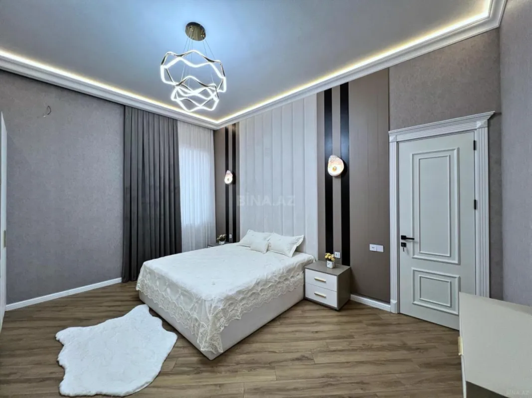Satılır 5 otaqlı həyət evi 240 m²