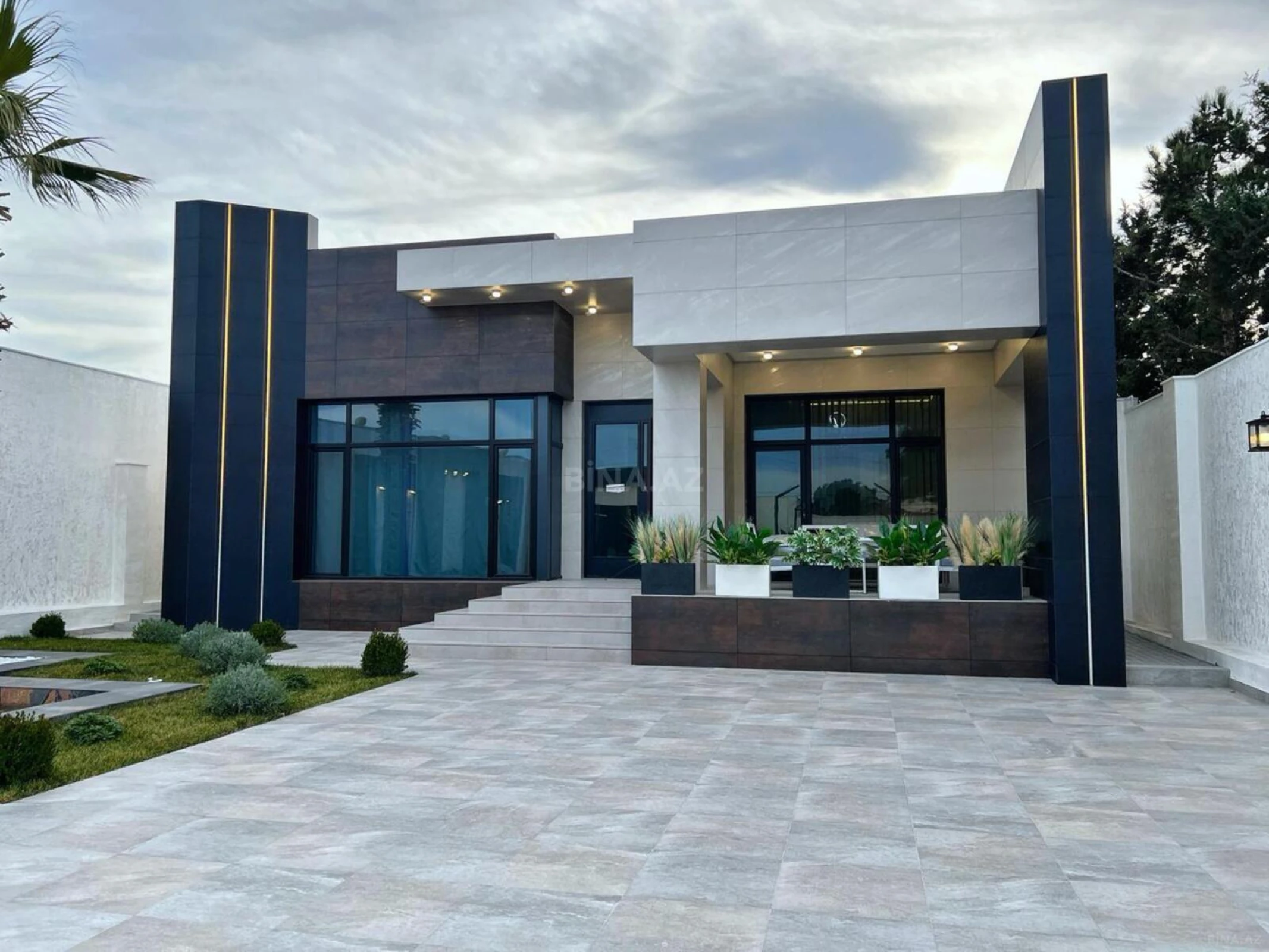 Satılır 5 otaqlı həyət evi 240 m²