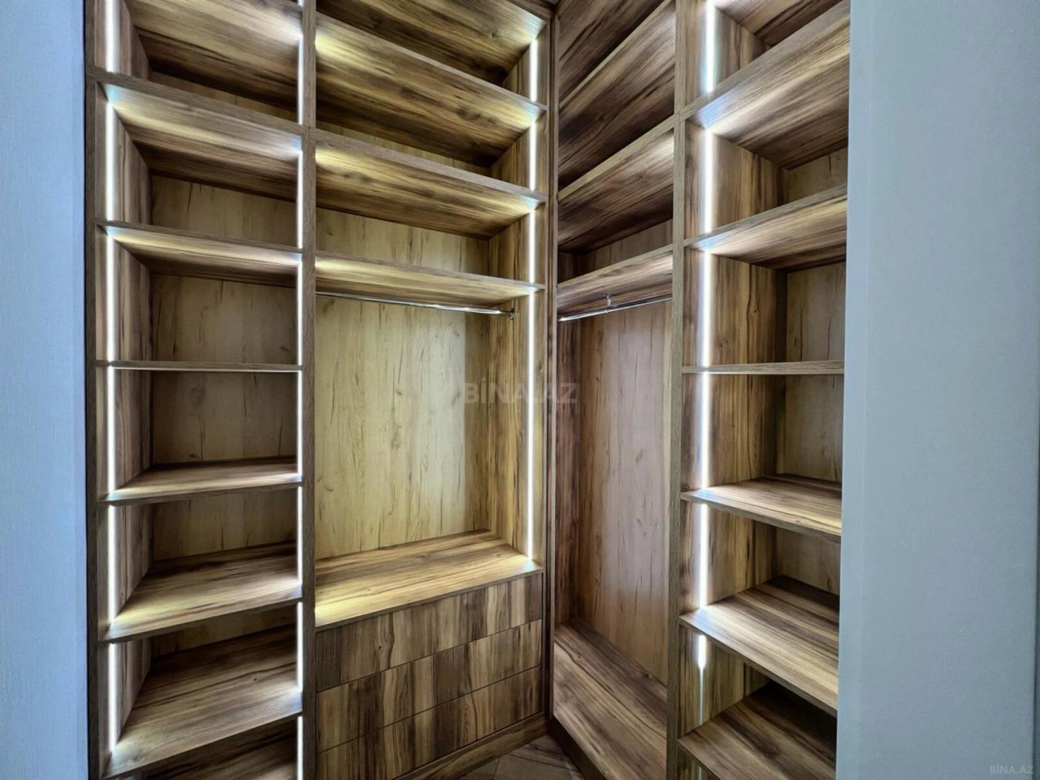 Satılır 5 otaqlı həyət evi 240 m²