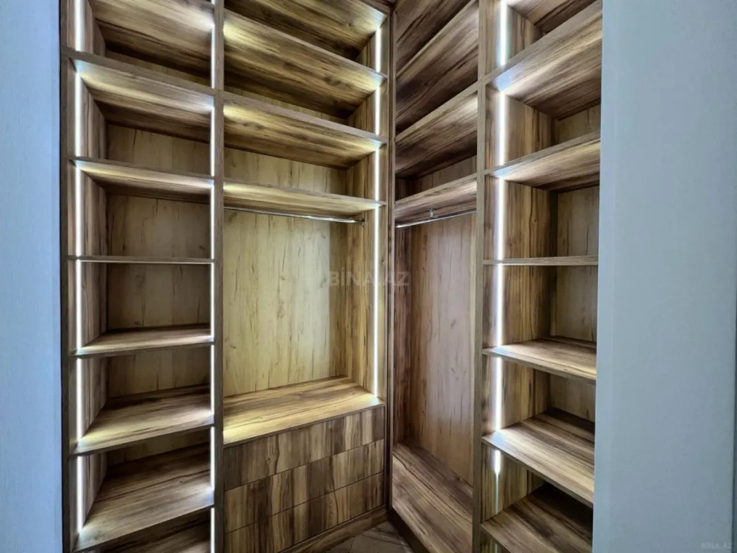 Satılır 5 otaqlı həyət evi 240 m²