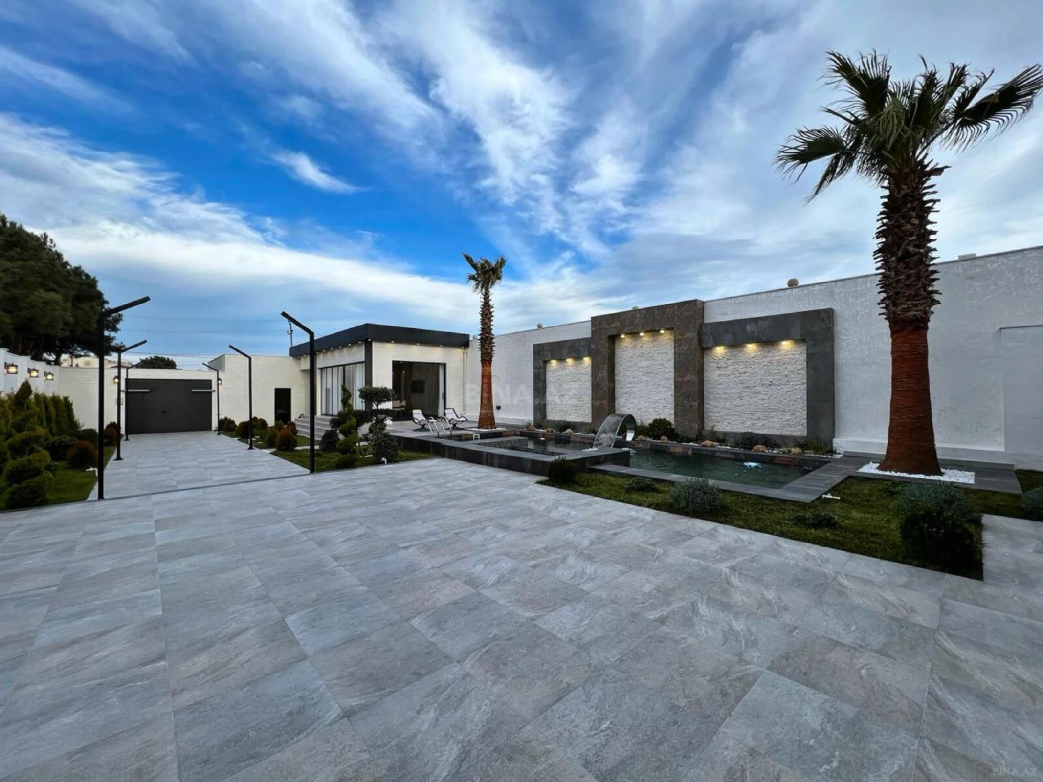 Satılır 5 otaqlı həyət evi 240 m²