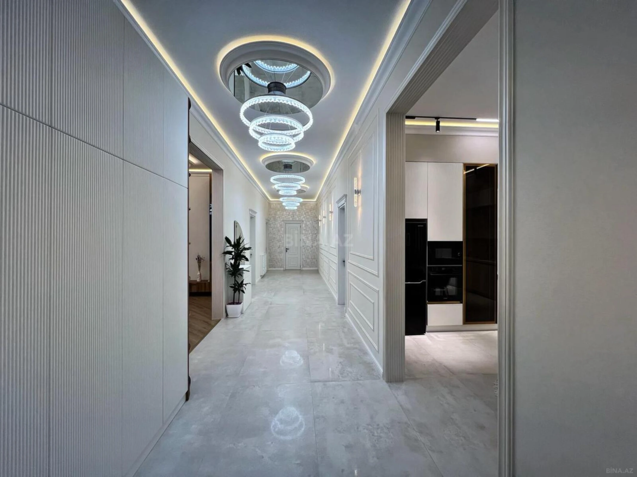 Satılır 5 otaqlı həyət evi 240 m²