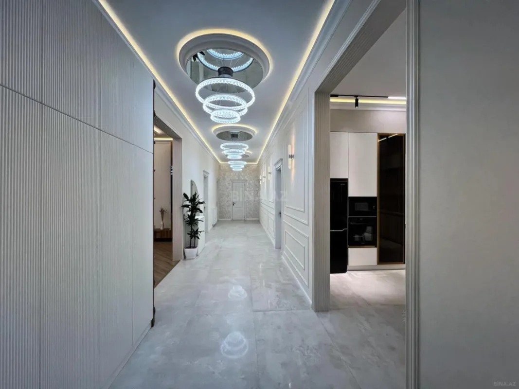 Satılır 5 otaqlı həyət evi 240 m²