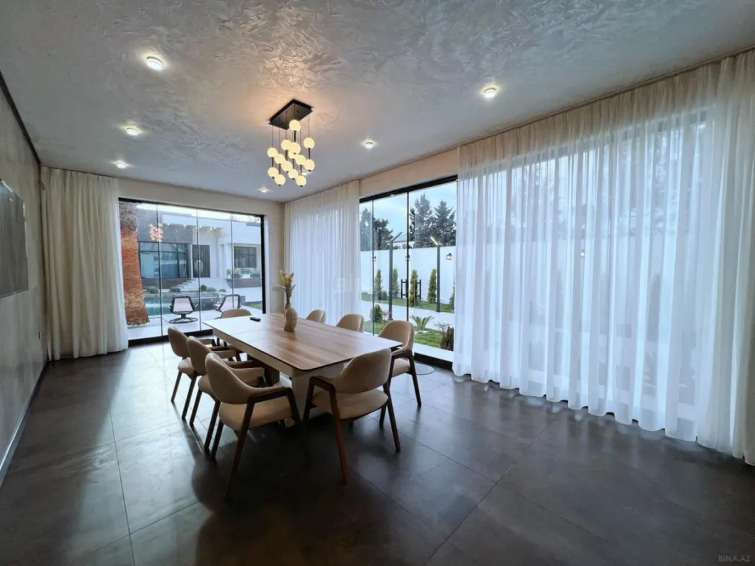 Satılır 5 otaqlı həyət evi 240 m²