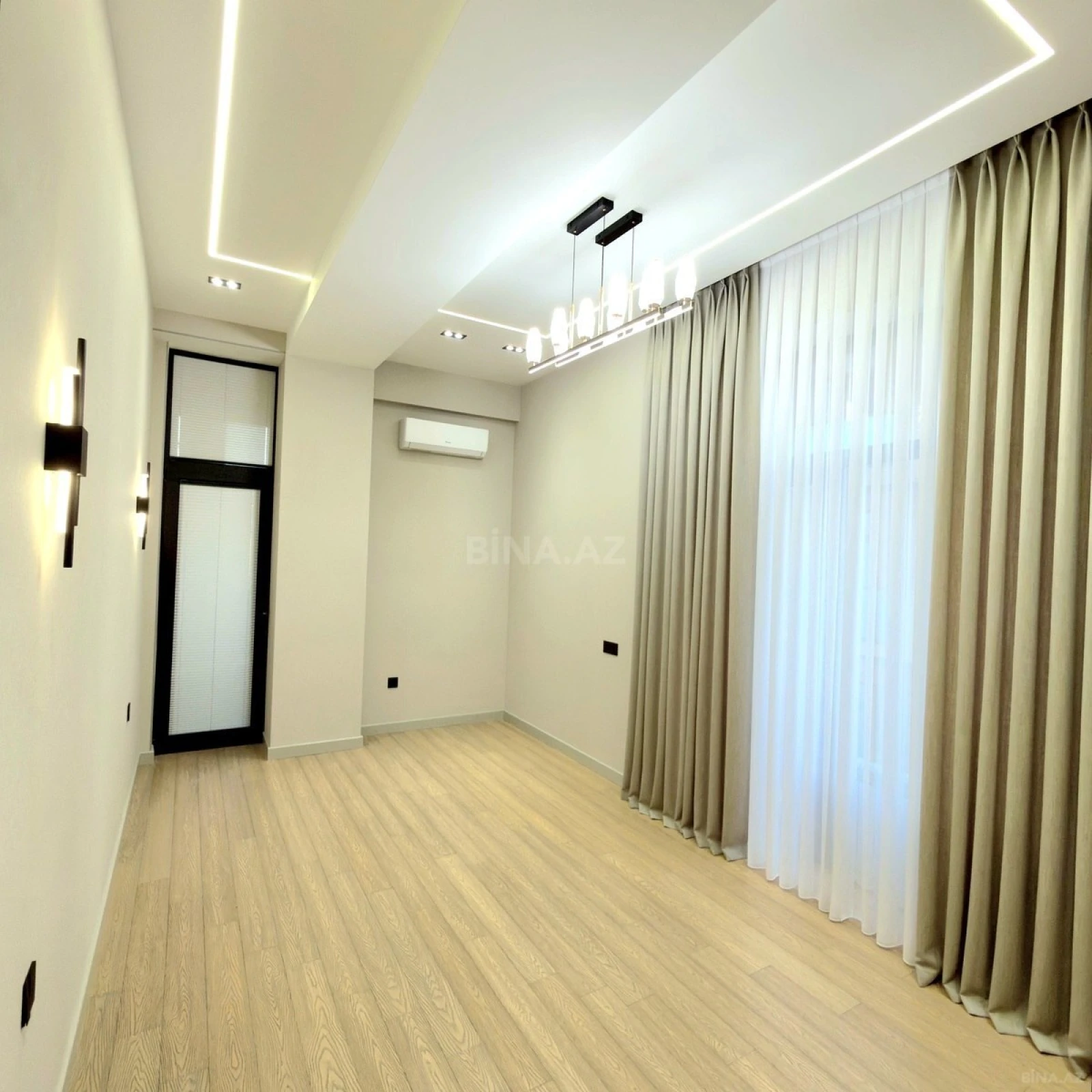 Satılır 4 otaqlı mənzil 160 m²