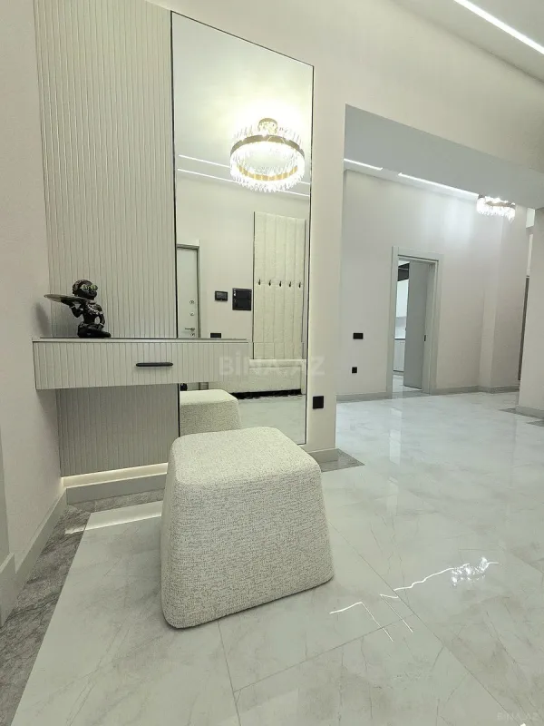 Satılır 4 otaqlı mənzil 160 m²