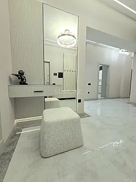 Satılır 4 otaqlı mənzil 160 m²