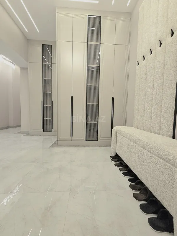 Satılır 4 otaqlı mənzil 160 m²