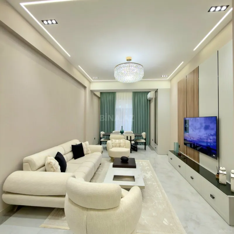 Satılır 4 otaqlı mənzil 160 m²