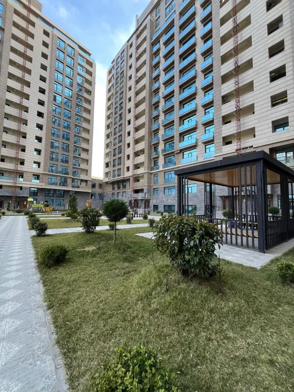 Satılır 4 otaqlı mənzil 160 m²