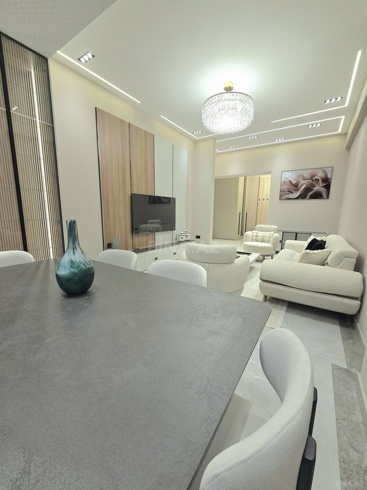 Satılır 4 otaqlı mənzil 160 m²