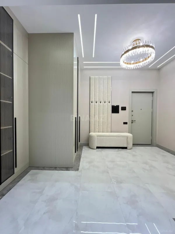 Satılır 4 otaqlı mənzil 160 m²