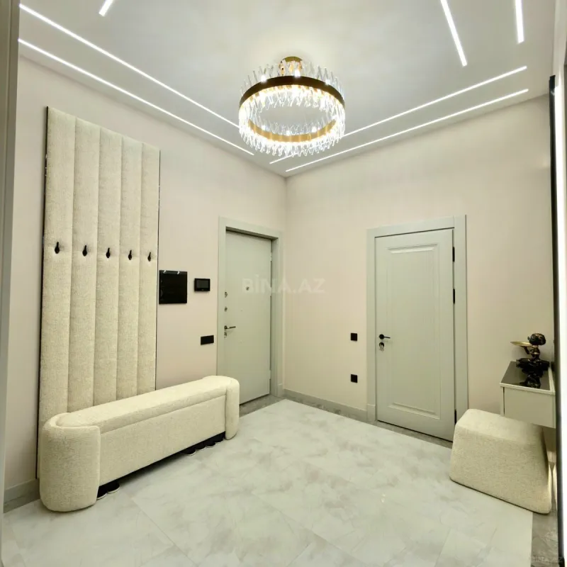 Satılır 4 otaqlı mənzil 160 m²