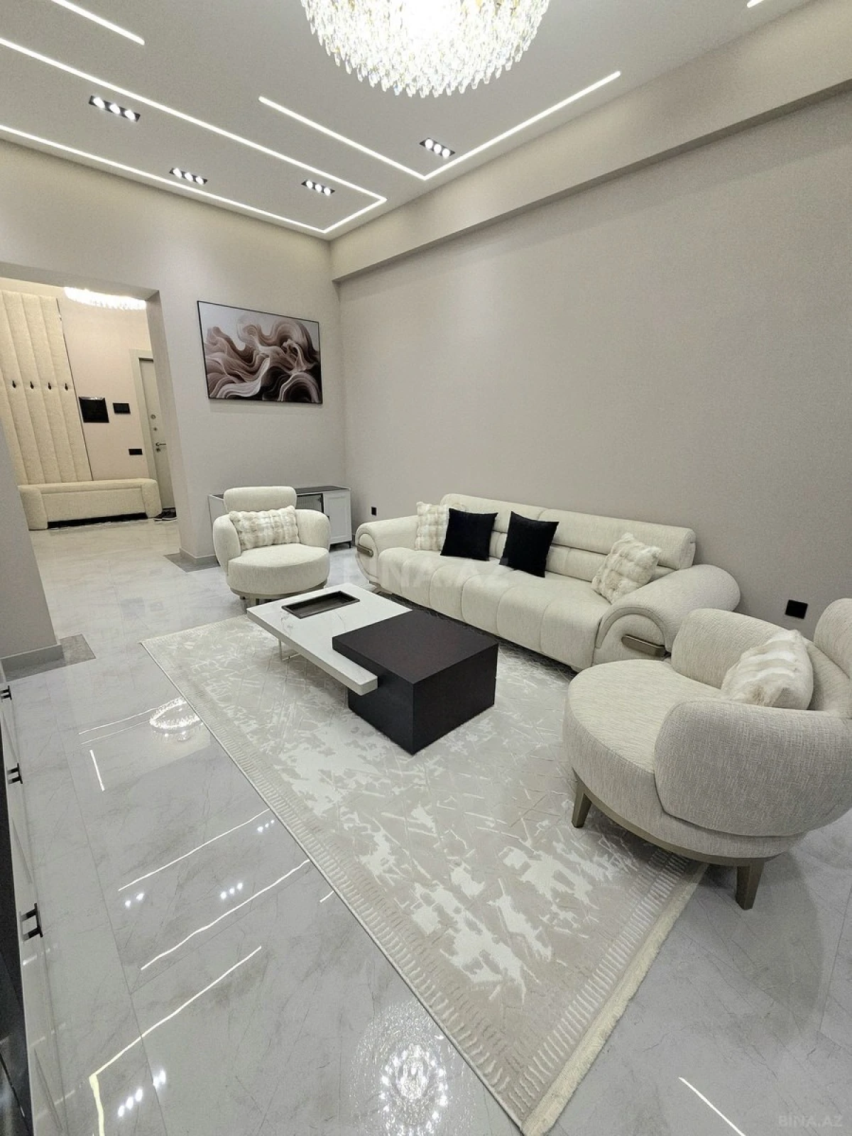 Satılır 4 otaqlı mənzil 160 m²