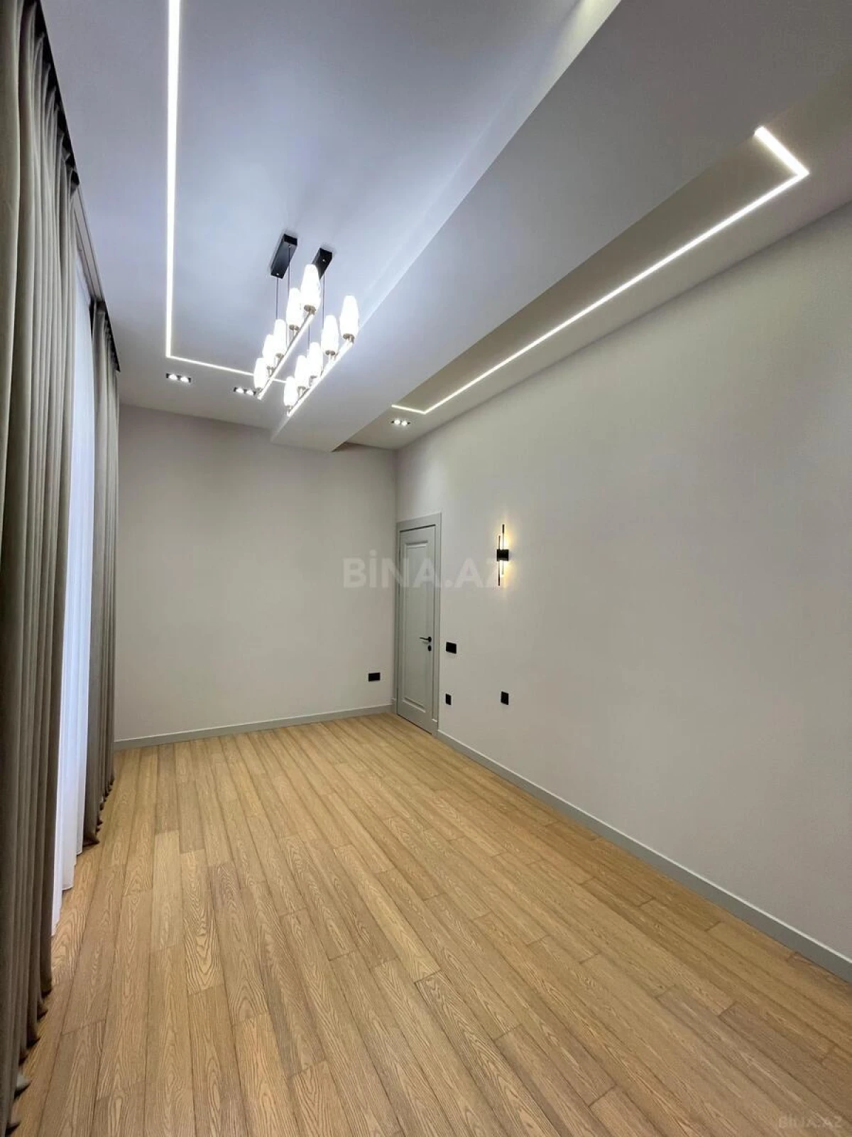 Satılır 4 otaqlı mənzil 160 m²