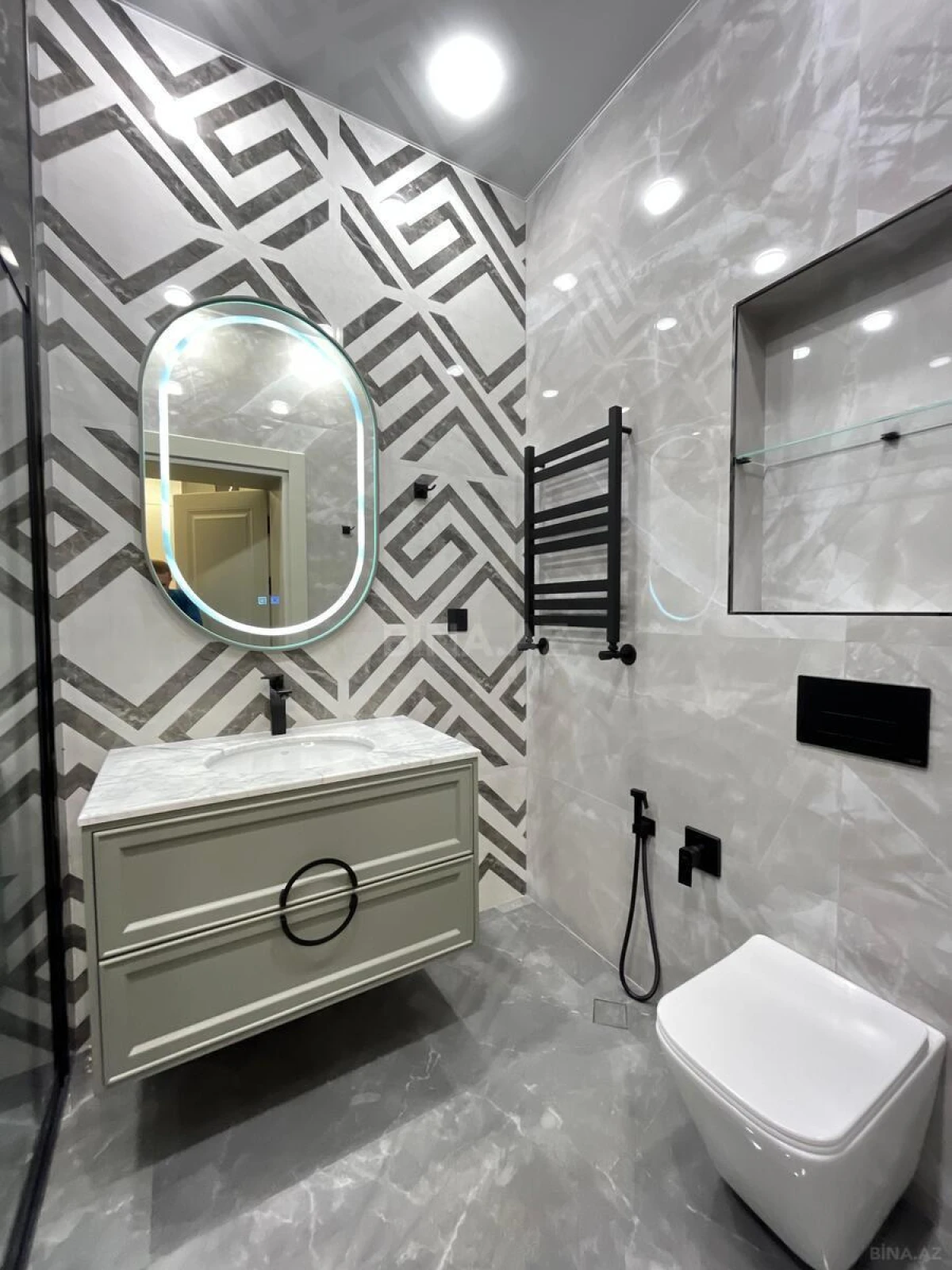 Satılır 4 otaqlı mənzil 160 m²