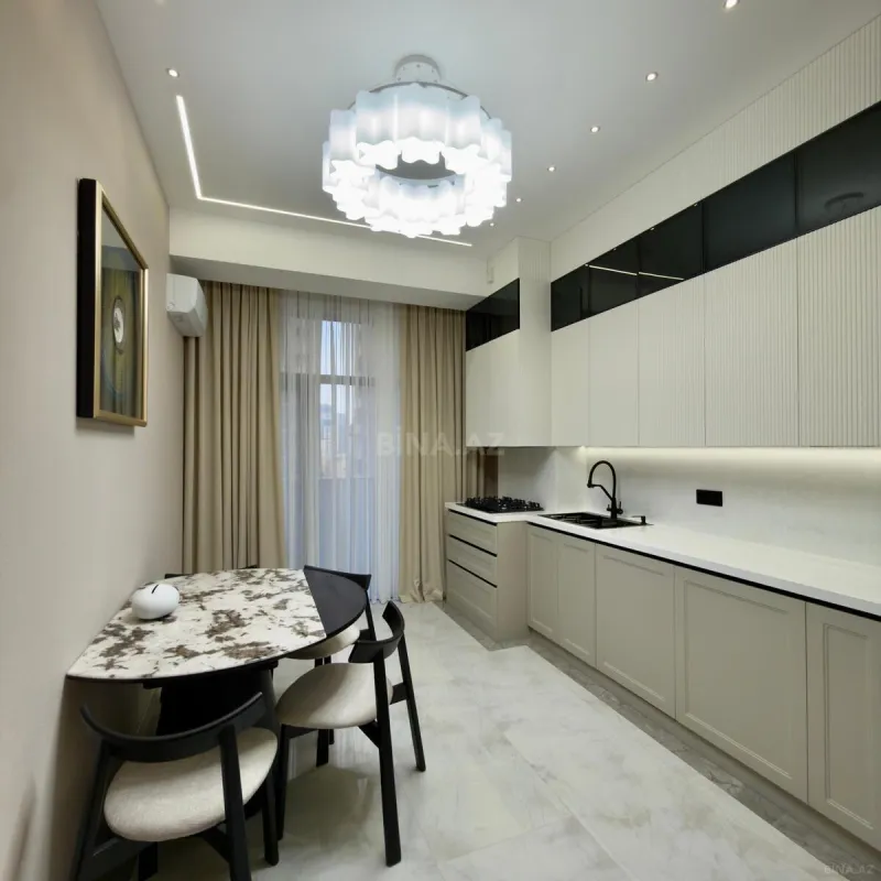 Satılır 4 otaqlı mənzil 160 m²