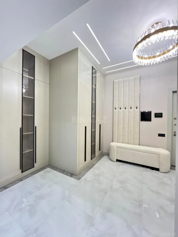Satılır 4 otaqlı mənzil 160 m²