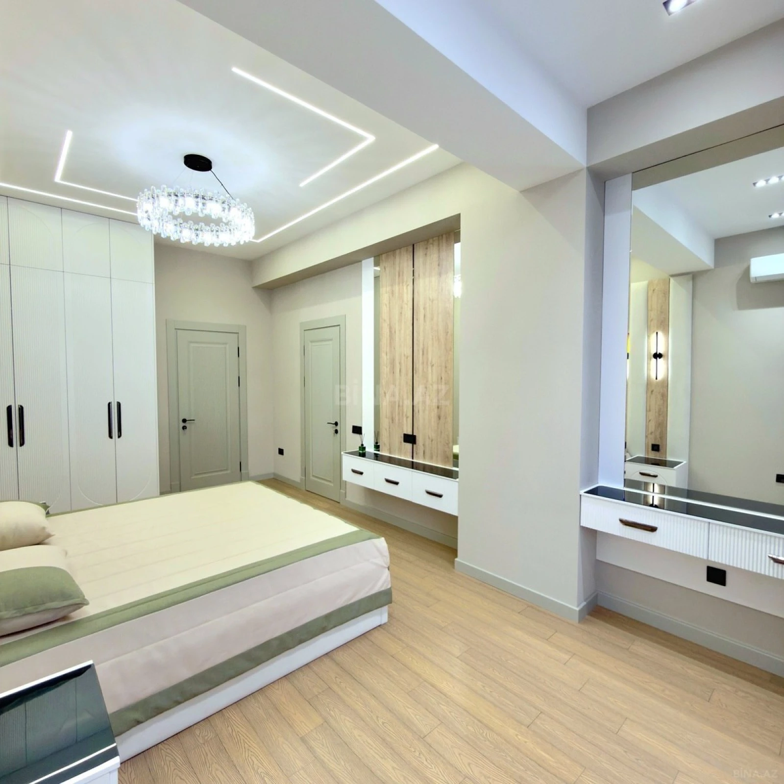 Satılır 4 otaqlı mənzil 160 m²