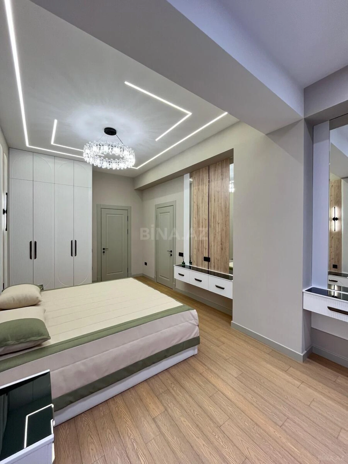 Satılır 4 otaqlı mənzil 160 m²