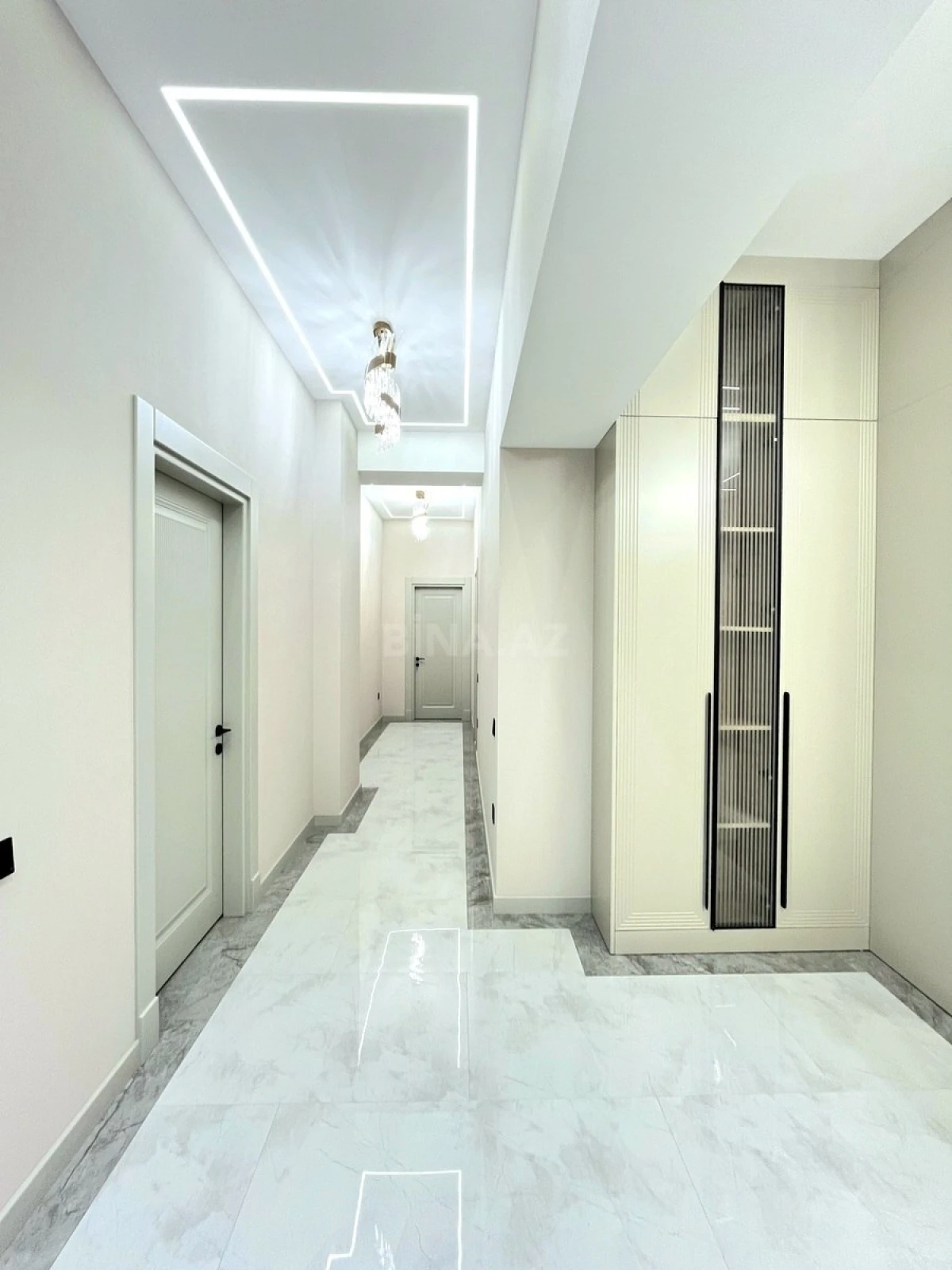 Satılır 4 otaqlı mənzil 160 m²