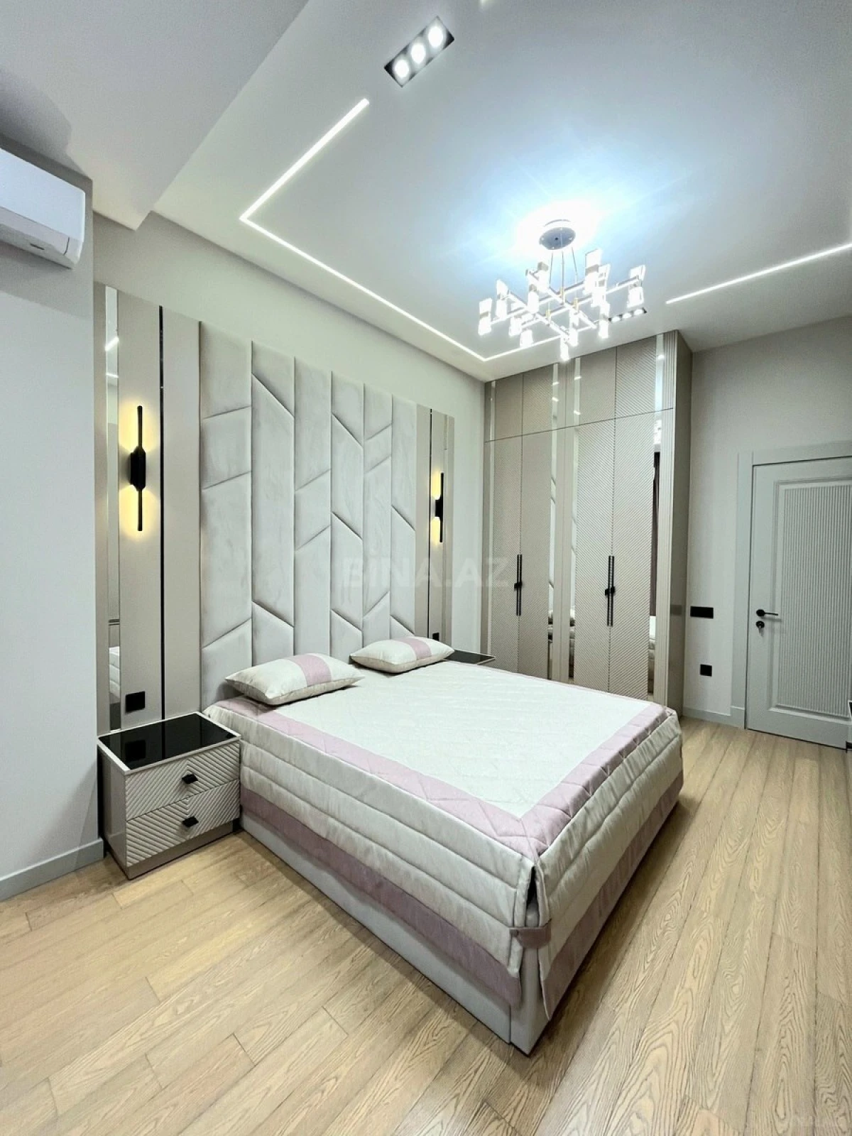 Satılır 4 otaqlı mənzil 160 m²