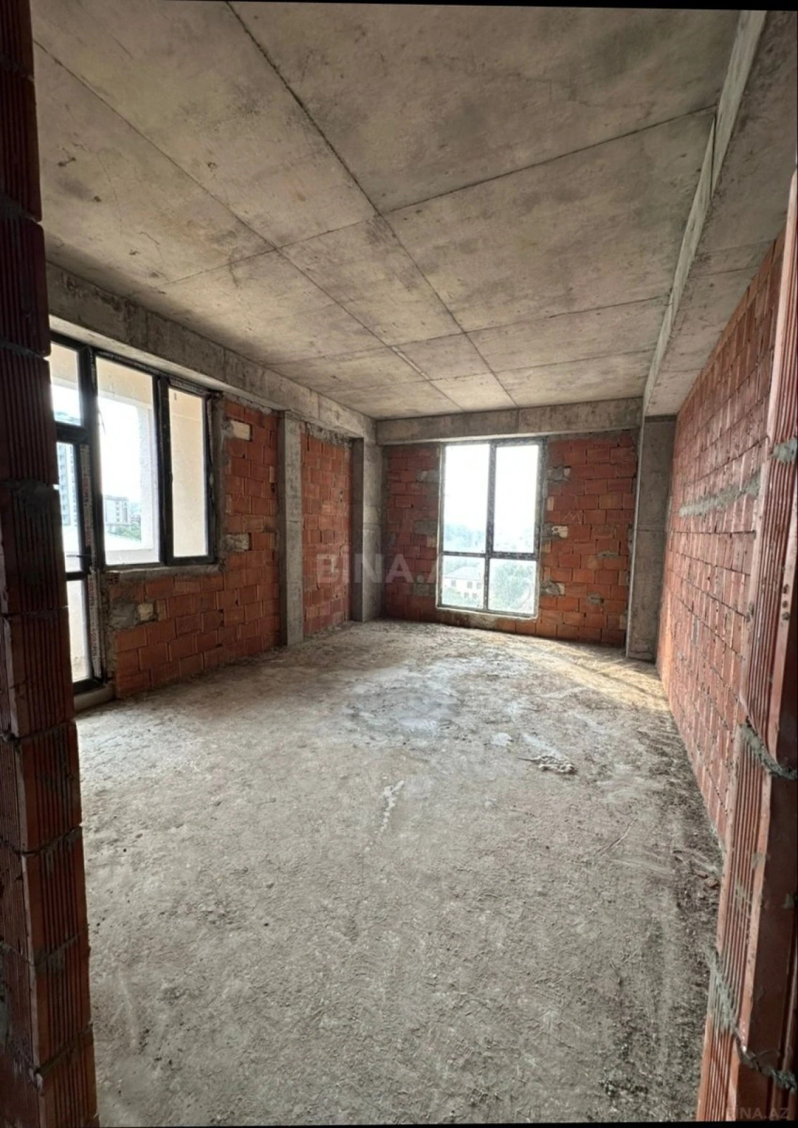 Satılır 3 otaqlı mənzil 127 m²