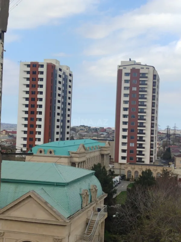 Satılır 3 otaqlı mənzil 127 m²