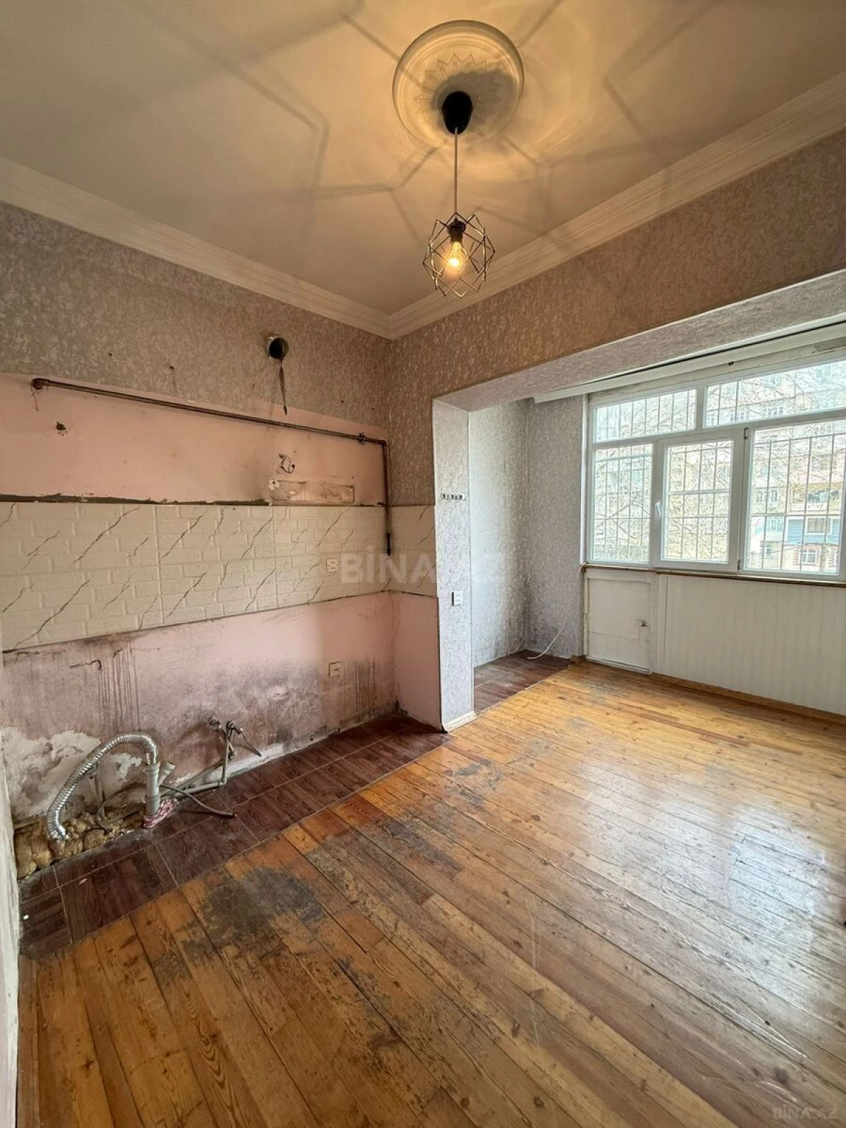 Satılır 4 otaqlı mənzil 100 m²