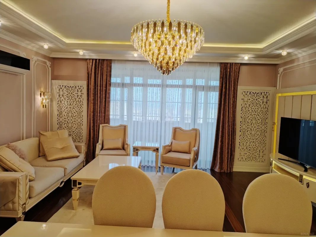 Satılır 3 otaqlı mənzil 177 m²
