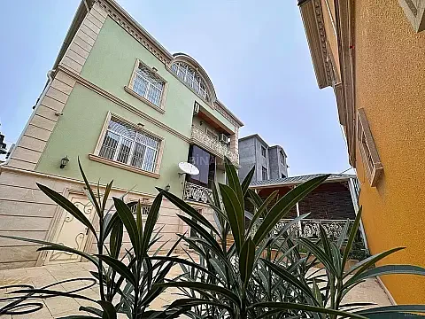 Satılır 6 otaqlı həyət evi 290 m² — Bakı, Badamdar 6 otaq 290.00 m²