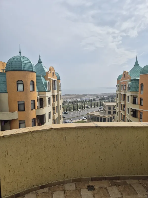 Satılır 3 otaqlı mənzil 120 m²