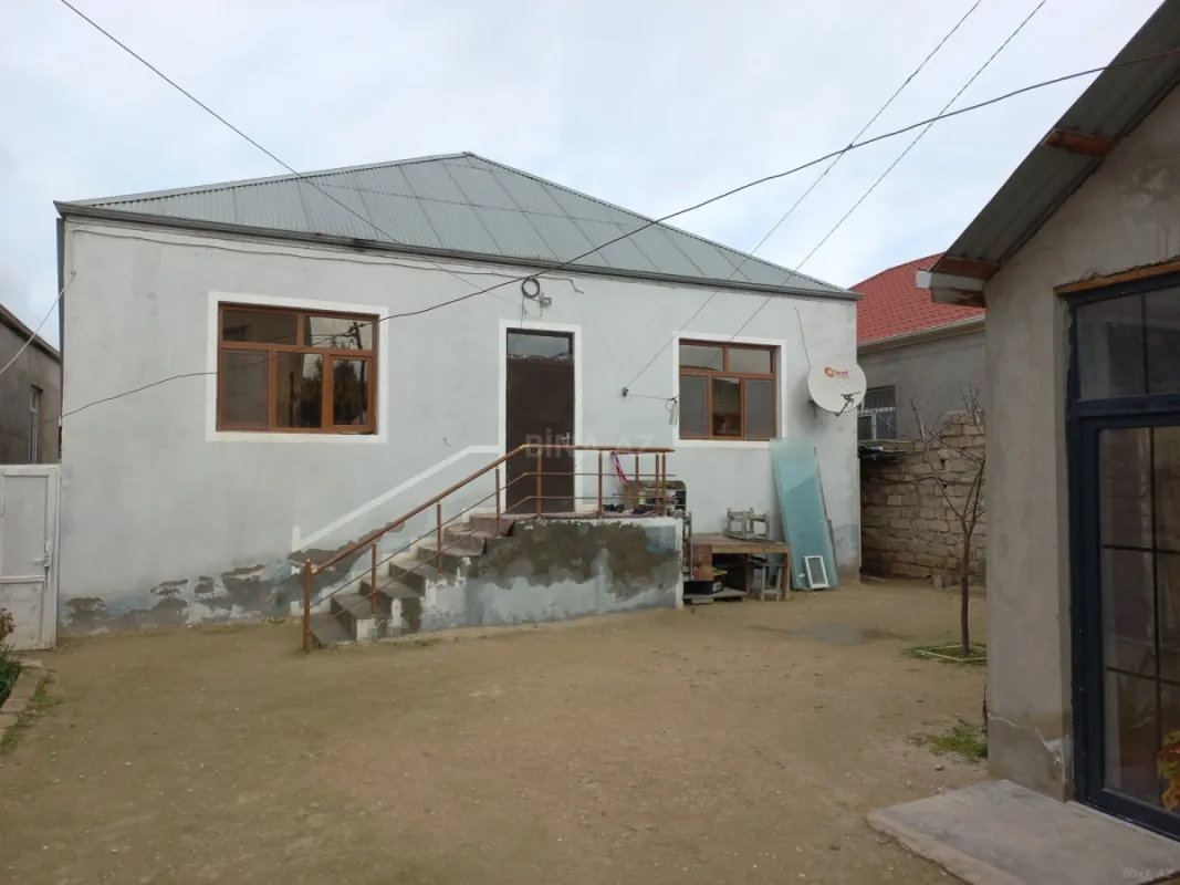 Satılır 3 otaqlı həyət evi 140 m²