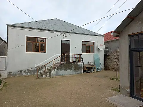 Satılır 3 otaqlı həyət evi 140 m²