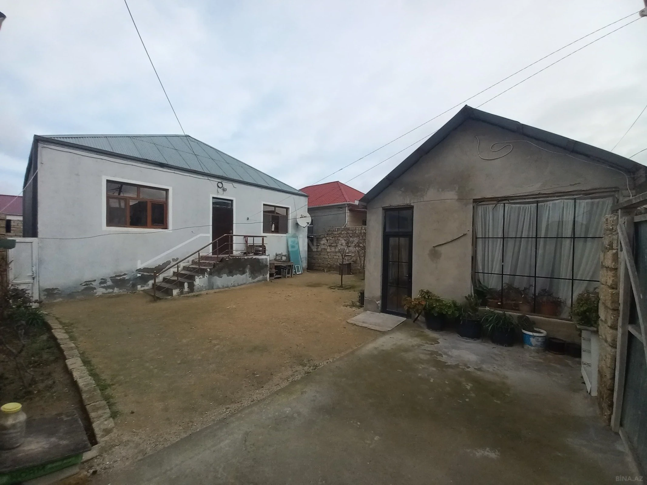 Satılır 3 otaqlı həyət evi 140 m²