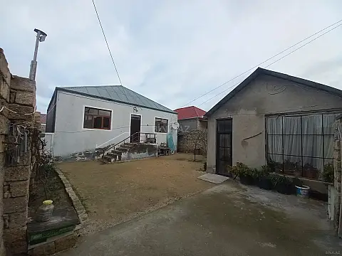 Satılır 3 otaqlı həyət evi 140 m²