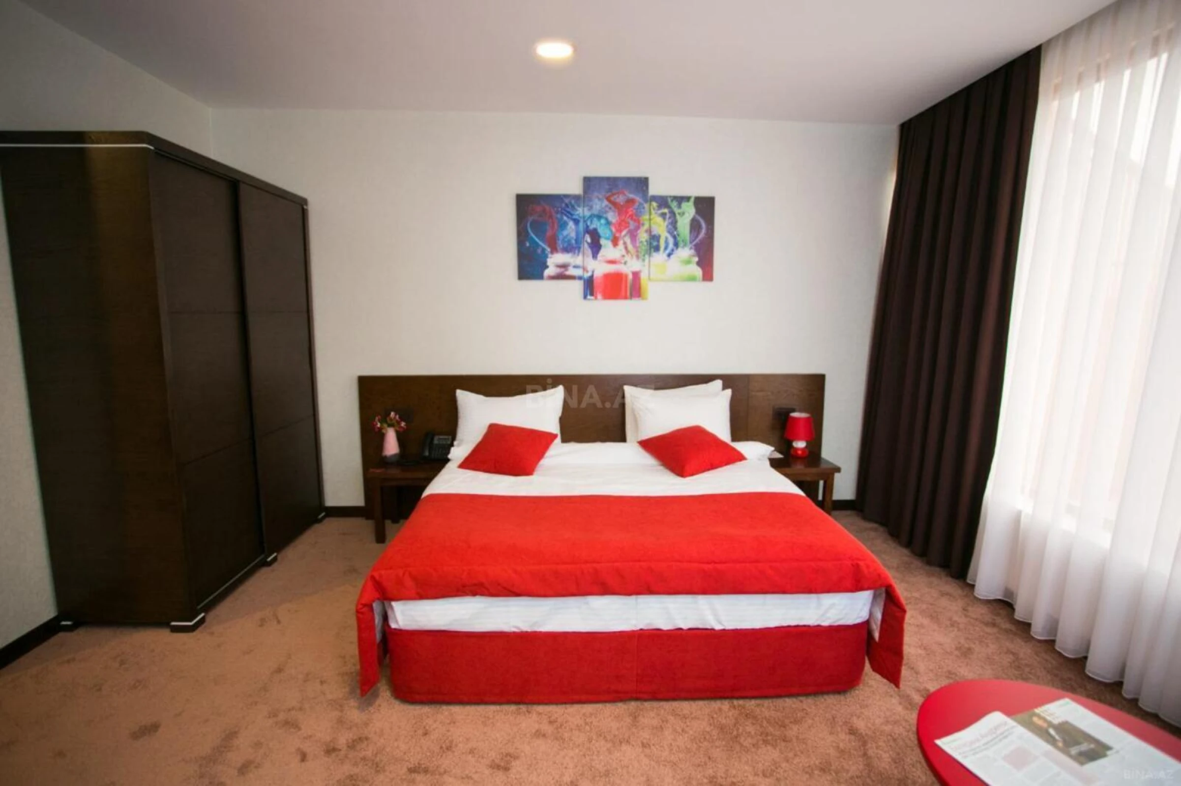 Satılır obyekt 700 m²