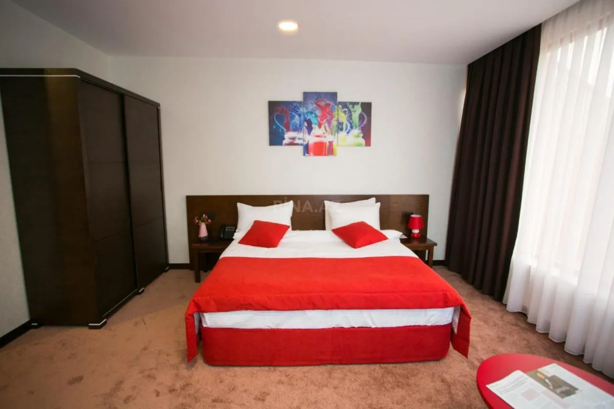 Satılır obyekt 700 m²