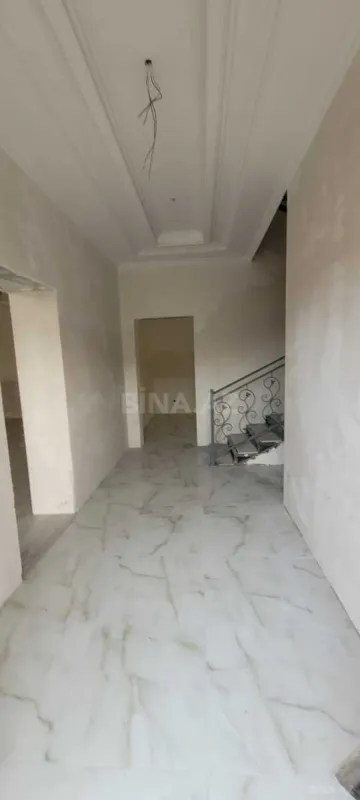 Satılır 5 otaqlı həyət evi 240 m²