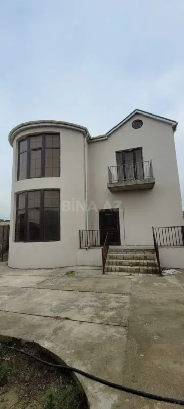 Satılır 5 otaqlı həyət evi 240 m²