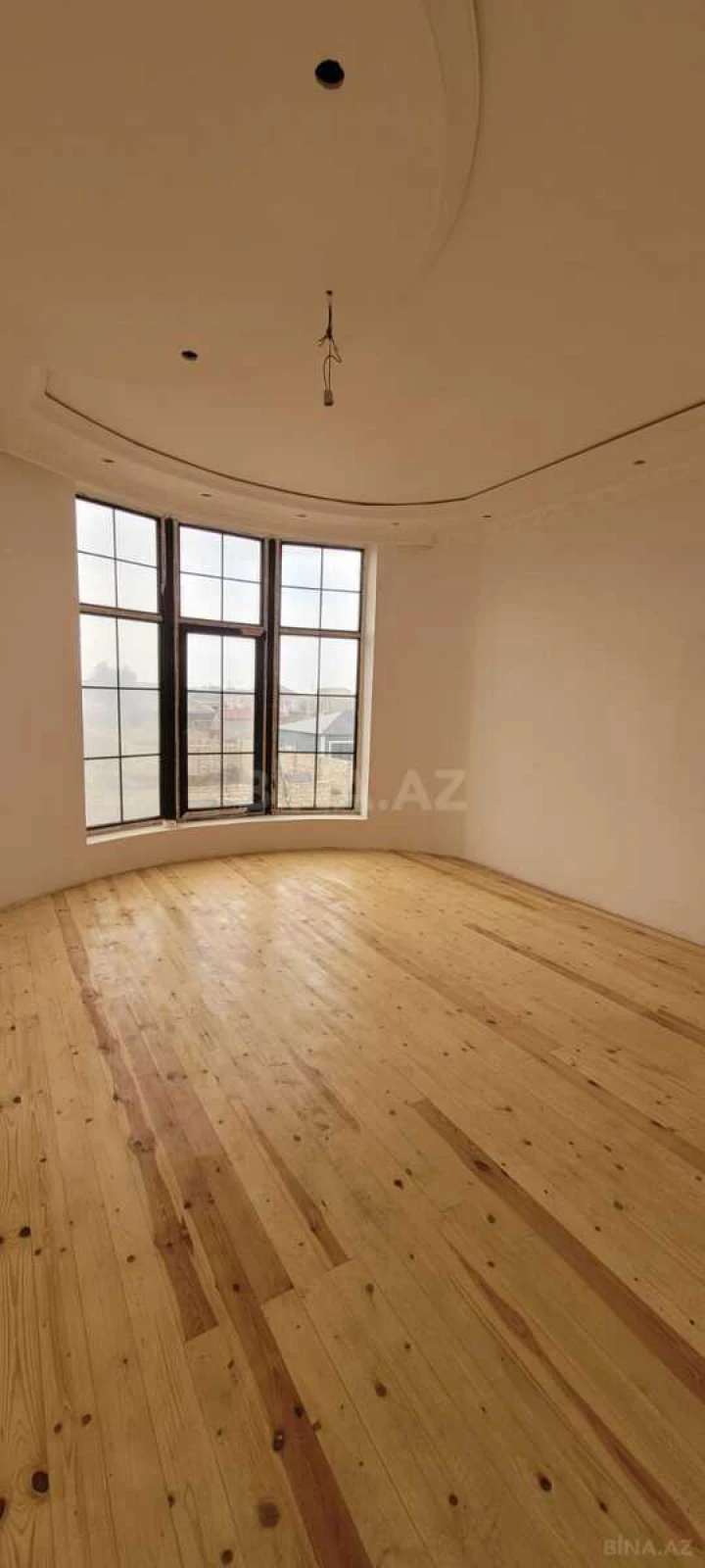 Satılır 5 otaqlı həyət evi 240 m²