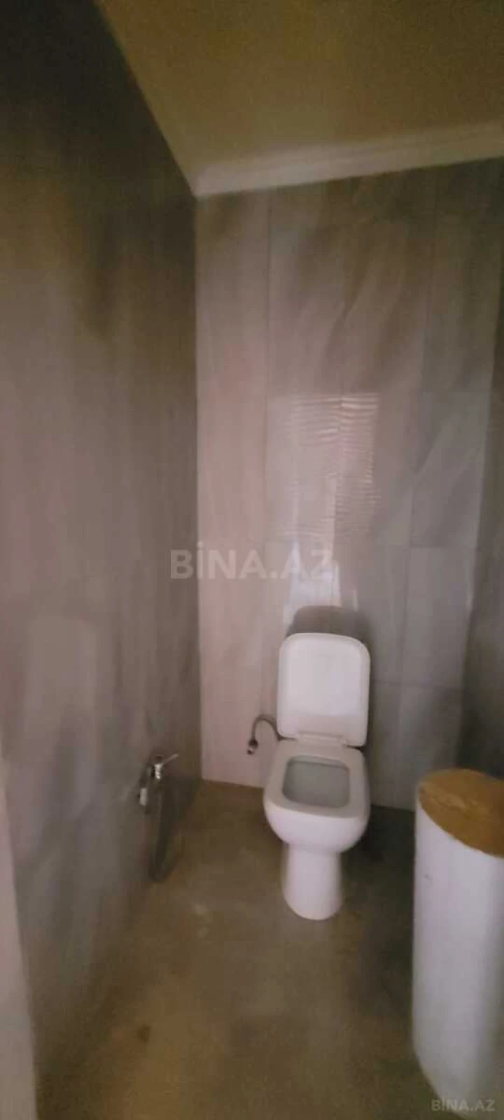 Satılır 5 otaqlı həyət evi 240 m²